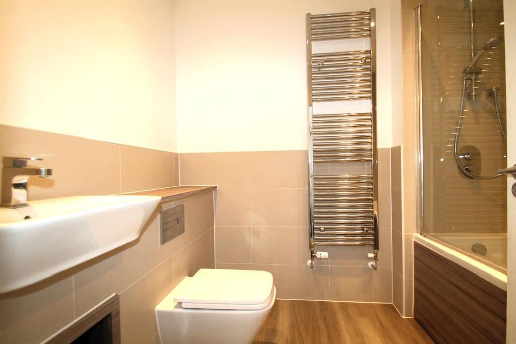 Villa Beaulieu Park - Sleeps 10 - Chelmsford Broomfield  Exterior foto